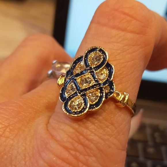 gorgeous rhinestone and black ring - Picture 2 of 4